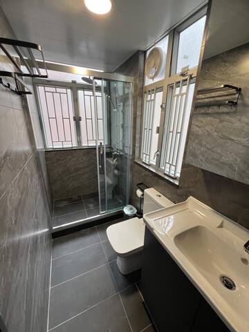 Apt.Three-Bedroom Apt. for 8@269 Hennessy gallery image 2