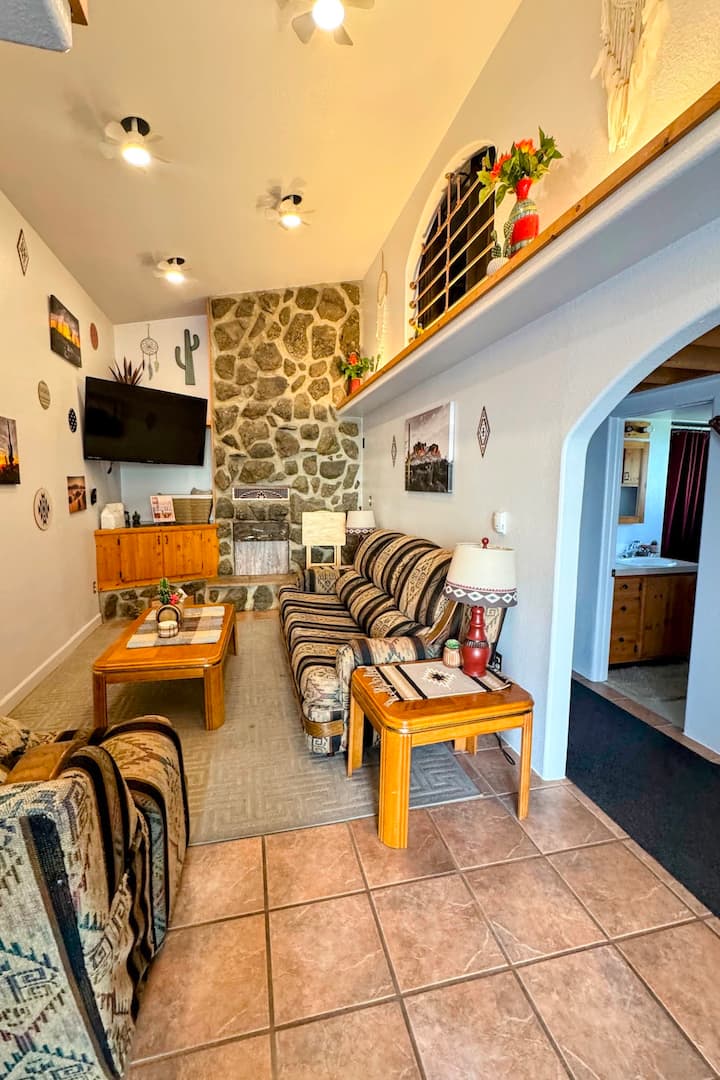 Desert Charm At The Chey Town Hideout - Cheyenne, WY