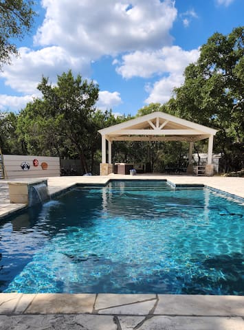 Huge Pool | Sleeps 15 | Southwest ATX | 2 Acres