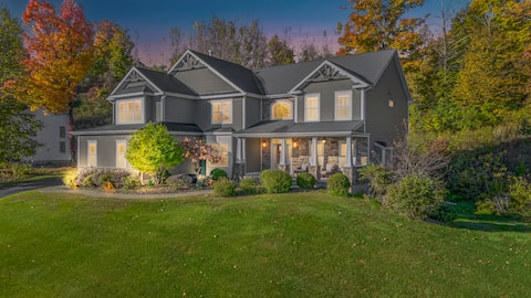 Home theater, pool, spa close to SU, Downtown