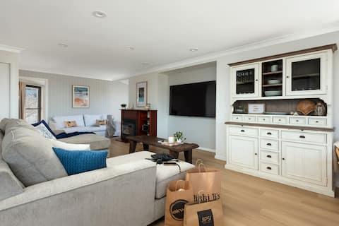 Top performing Airbnb: Myth On Mook Mtn - Bannister Pt - Spa & Games Room in Mollymook Beach
