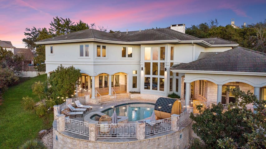 Sleeps 22+|15min ATX & Lake |Theater|Arcade| Sauna