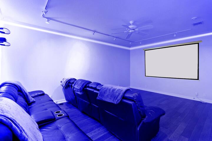 Sleeps 22+|15min ATX & Lake |Theater|Arcade| Sauna gallery image 3