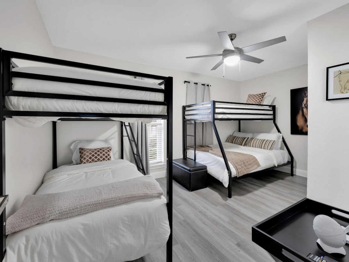 [Dormitorio #3] Cama de matrimonio, 3 camas individuales y vestidor 