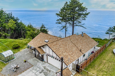 The Ocean's Overlook- Pet and Family Friendly