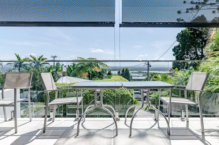 Stunning Sea Vue Blue Views over Laguna Bay