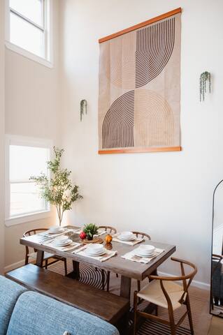 3BR Luxe Rooftop Home | 6 Beds | NYC & EWR Nearby gallery image 4