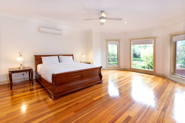 Indoor Heated Pool & Spa-The Pomegranate gallery image 5