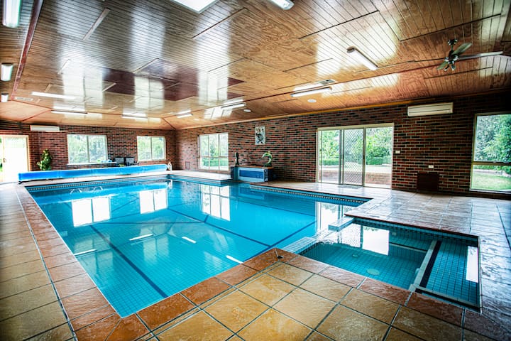 Indoor Heated Pool & Spa-The Pomegranate