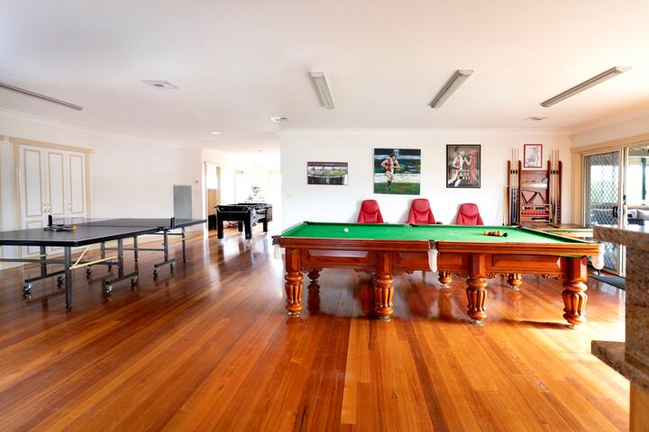 Indoor Heated Pool & Spa-The Pomegranate gallery image 3