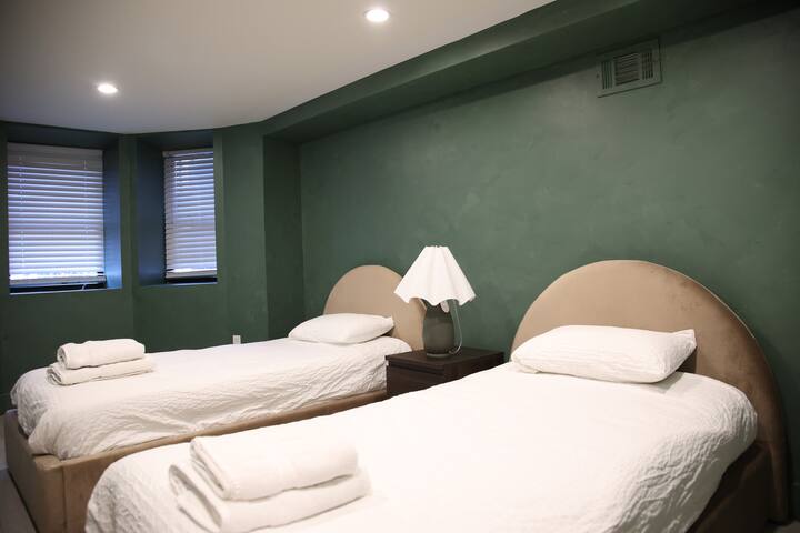 Trendy Brooklyn Brownstone – Steps to Subway! gallery image 5