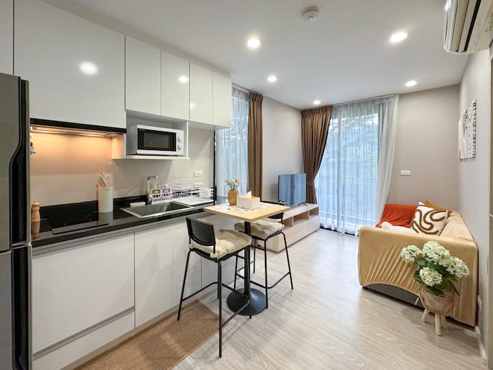 Lovely Condo In Nimman, Mountain Views, Pool & Gym - Chiang Mai