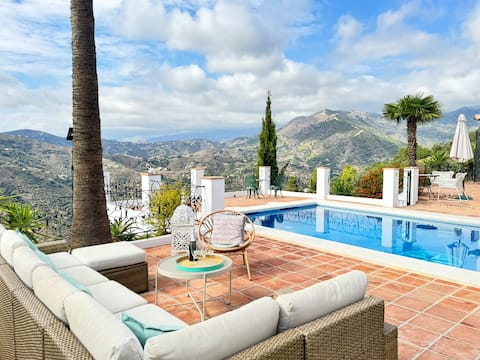 Beautiful Villa – Private Pool & Stunning Views!