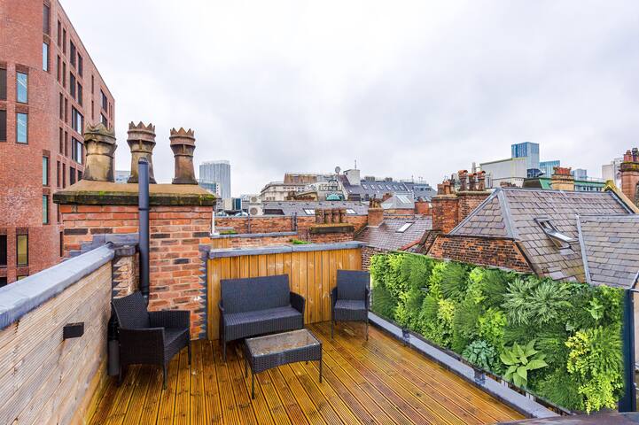 Luxurious House – 3 bedrooms & Free Parking gallery image 5