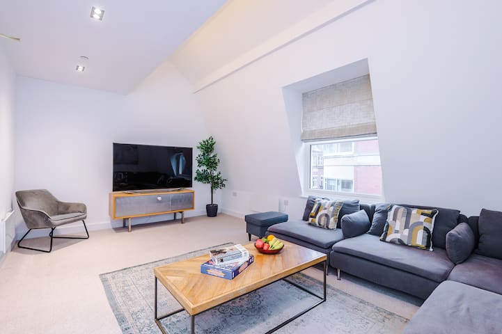 Luxurious House – 3 bedrooms & Free Parking