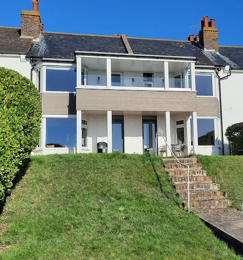 Seadowns - large house with amazing sea views