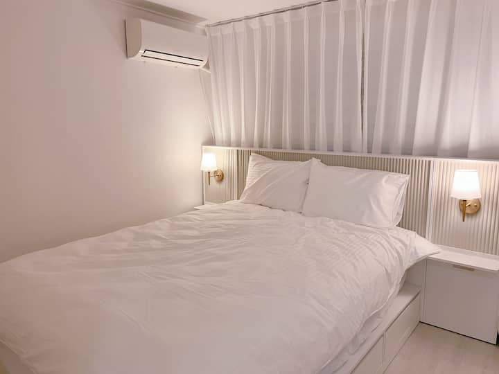 Matelas queen size luxueux hôtel de nuit gratuit