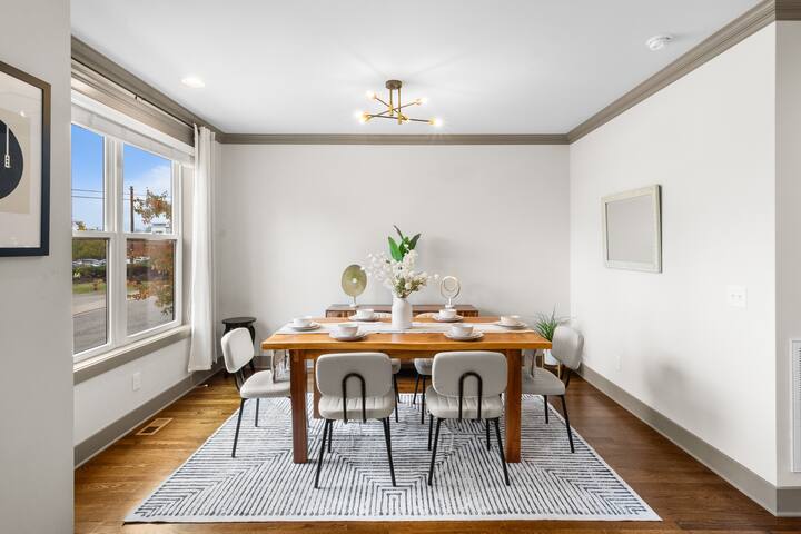 Nashville’s 3-Bed Stunner with Rooftop Deck gallery image 5