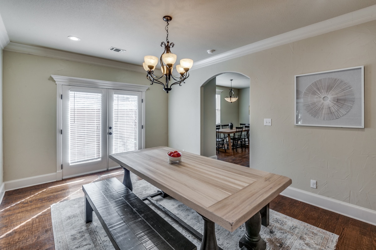 Casa adosada espaciosa cerca de Dickies Arena y museos - Adosados en renta  en Fort Worth, Texas, Estados Unidos - Airbnb, image size:1200x798