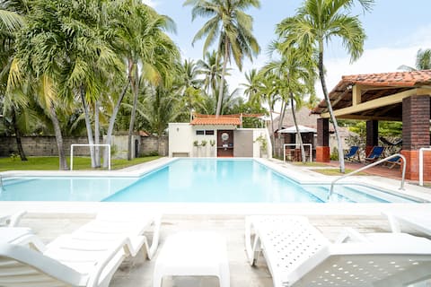 CASA C0STA  | Sleeps 12~Beachfront~Pool~Hammocks