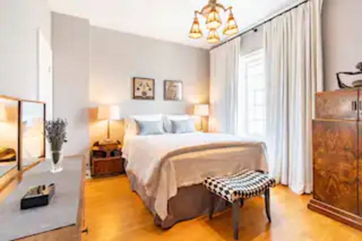 Schlafzimmer 1