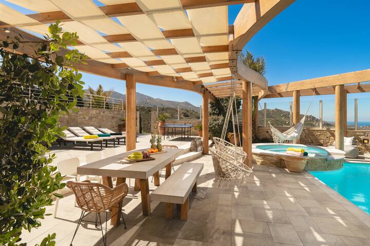 Luxurious Seaview Estate with Infinity Heated Pool gallery image 2