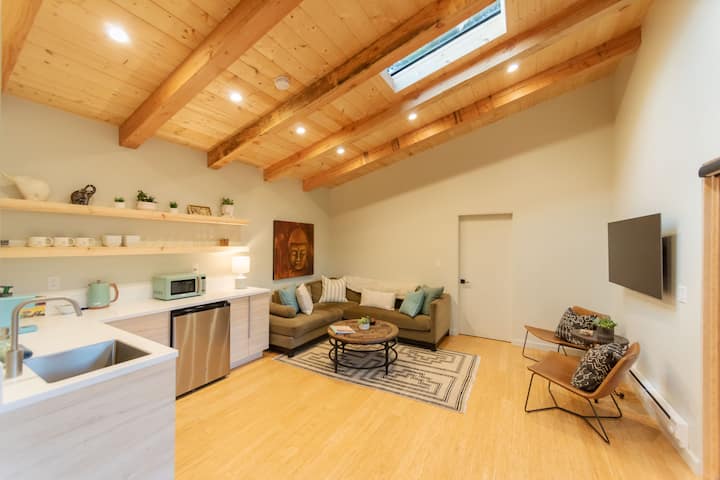 New Luxury Cottage Minutes To Beach And Town - Carmel-by-the-Sea, CA