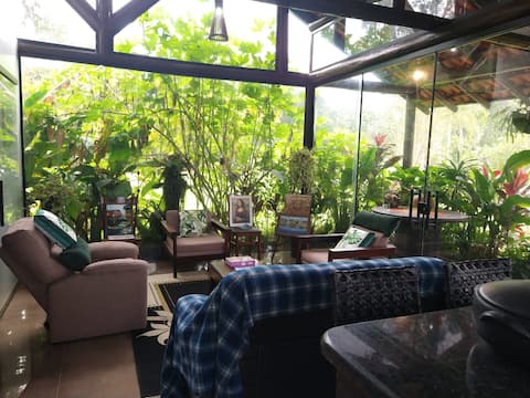 Imóvel de sucesso: Aquarium House in the Atlantic Forest em Paranaguá