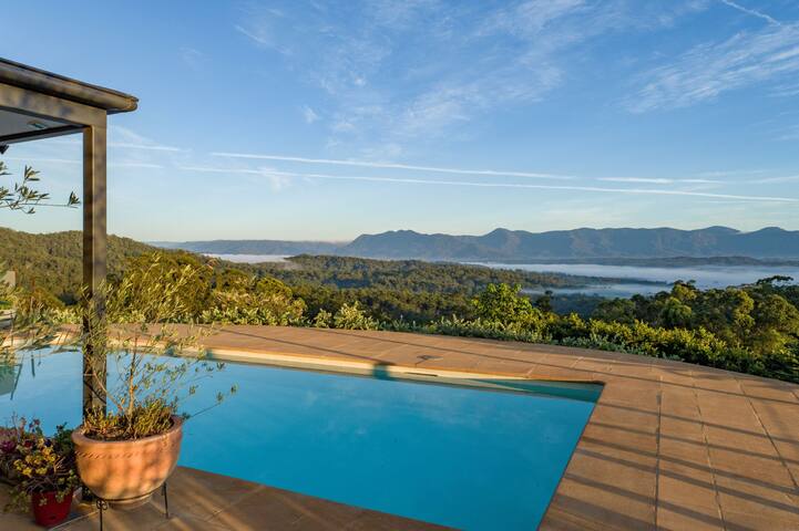 Luxury Hilltop Sanctuary-Bellingen’s best views! gallery image 3