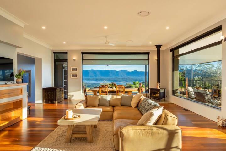 Luxury Hilltop Sanctuary-Bellingen’s best views! gallery image 4