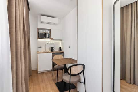 Top performing Airbnb: limehome Piraeus Olive | Suite in Ευαγγελίστρια