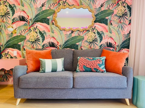 Successful Airbnb property: Best location in Manly! Luxury, colour, fun in Manly