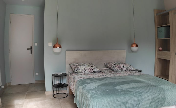 Suite Jardin Du Sud
Calme Absolu Wifi Parking Clim - La Seyne-sur-Mer