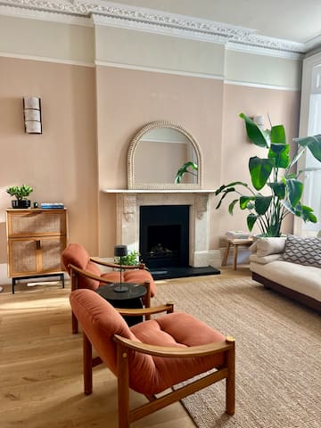 Charming London Period Home, Spacious Garden Oasis