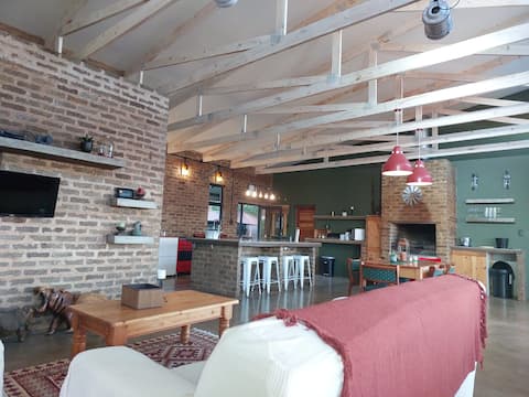 6 Sleeper Self Catering House@Lion's Guesthouse