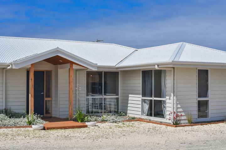 2 Buoys gallery image 2