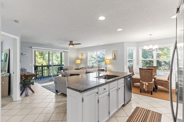 St. James Condo | Wooded Views | Quiet & Peaceful - Oak Island, NC