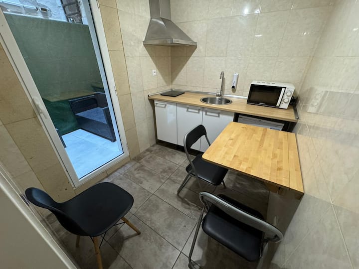 1 Apartamento Con Cocina Frente Al Metro E1 - Cornellà de Llobregat