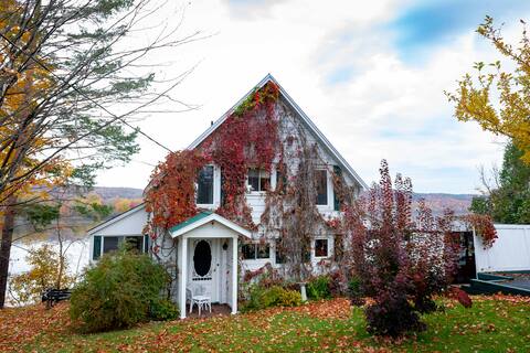 Cozy Riverfront Cottage
