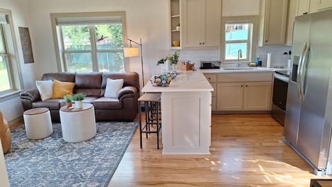 Top Airbnb: Cozy Cabin by the Lake in Tyler