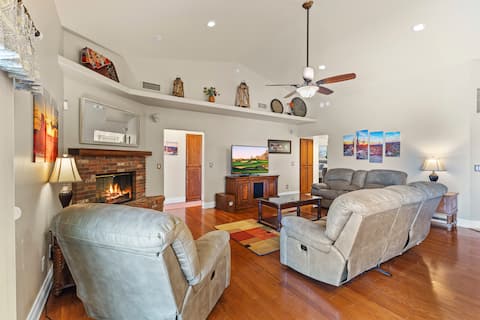 Popular Airbnb listing: "Scottsdale Area Oasis: Heated Pool, Spa & Views!" in Fountain Hills