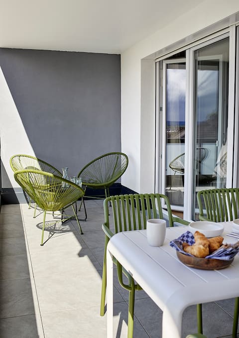MATT | Modern 1-Bedroom Apartment with Balcony