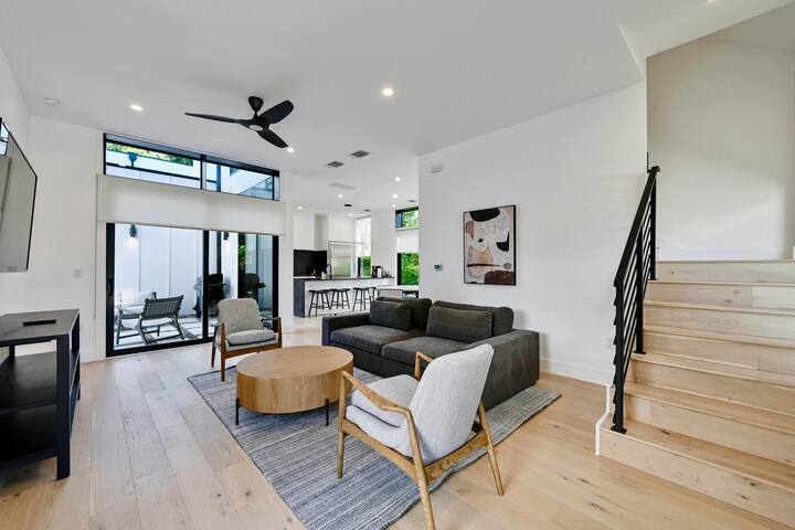 Stunning New Modern Zilker Perfection with Pool! gallery image 4