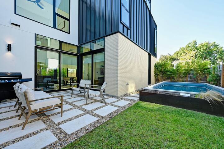 Stunning New Modern Zilker Perfection with Pool! gallery image 5