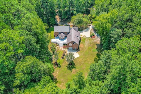 Beautiful Estate in 4 acres of land in Chapel Hill
