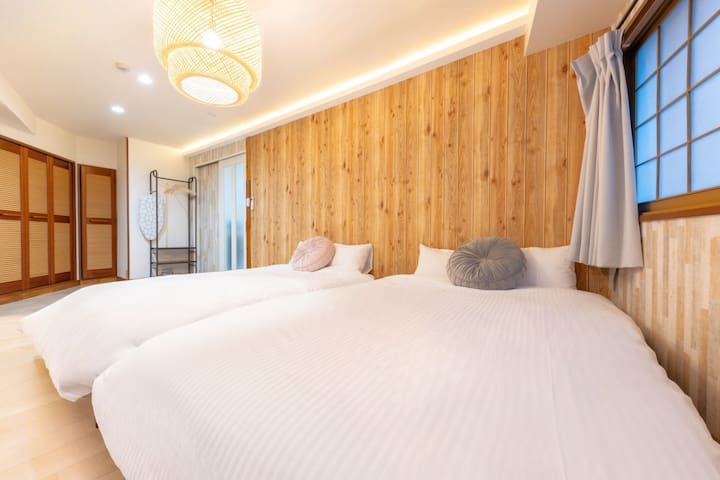 【最大6名】浅草観光地内！つくばEX浅草駅から徒歩２分！広々お部屋バスタブ付【6F】