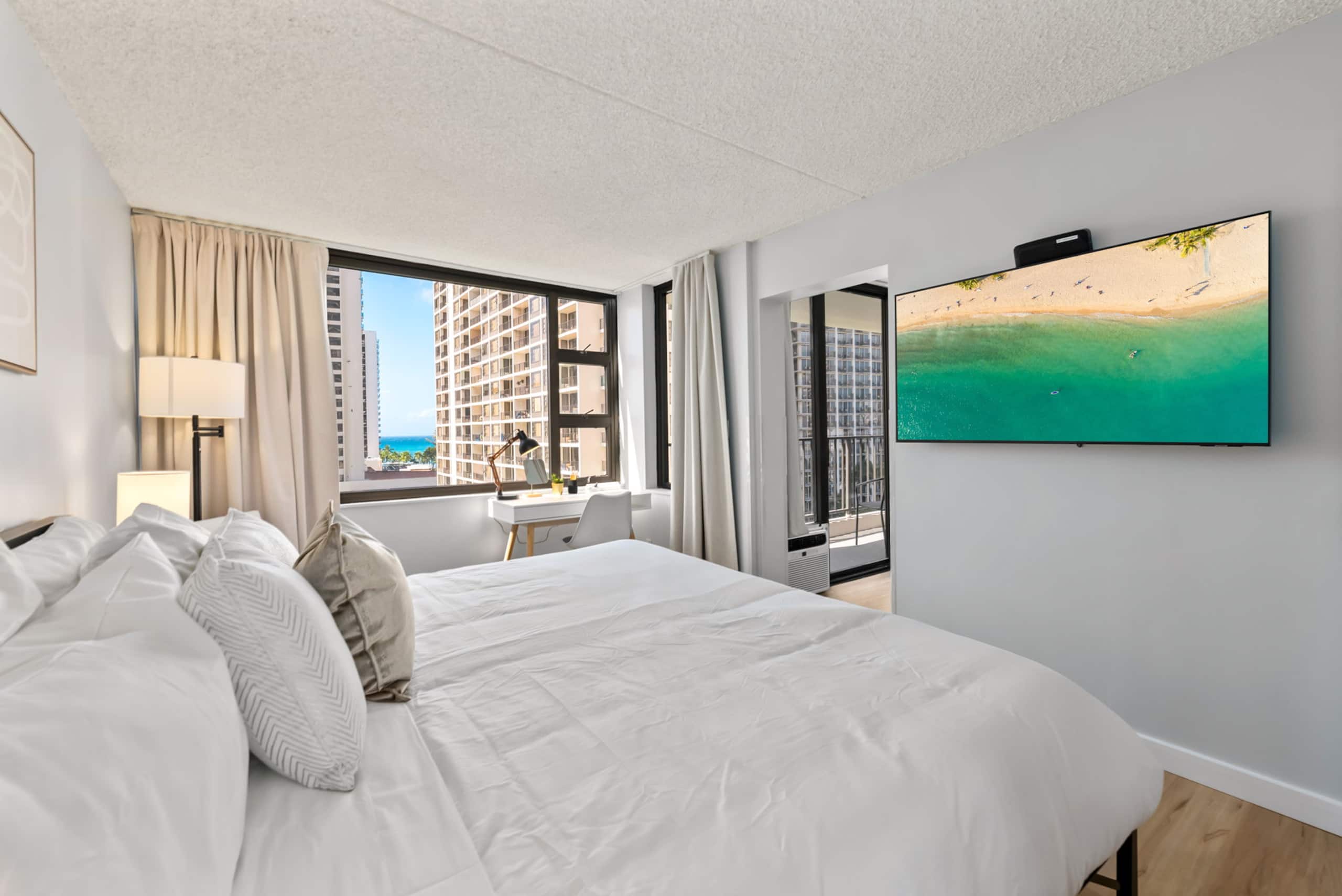 Cozy 1 Bed in Waikiki w/ Parking - Image 8