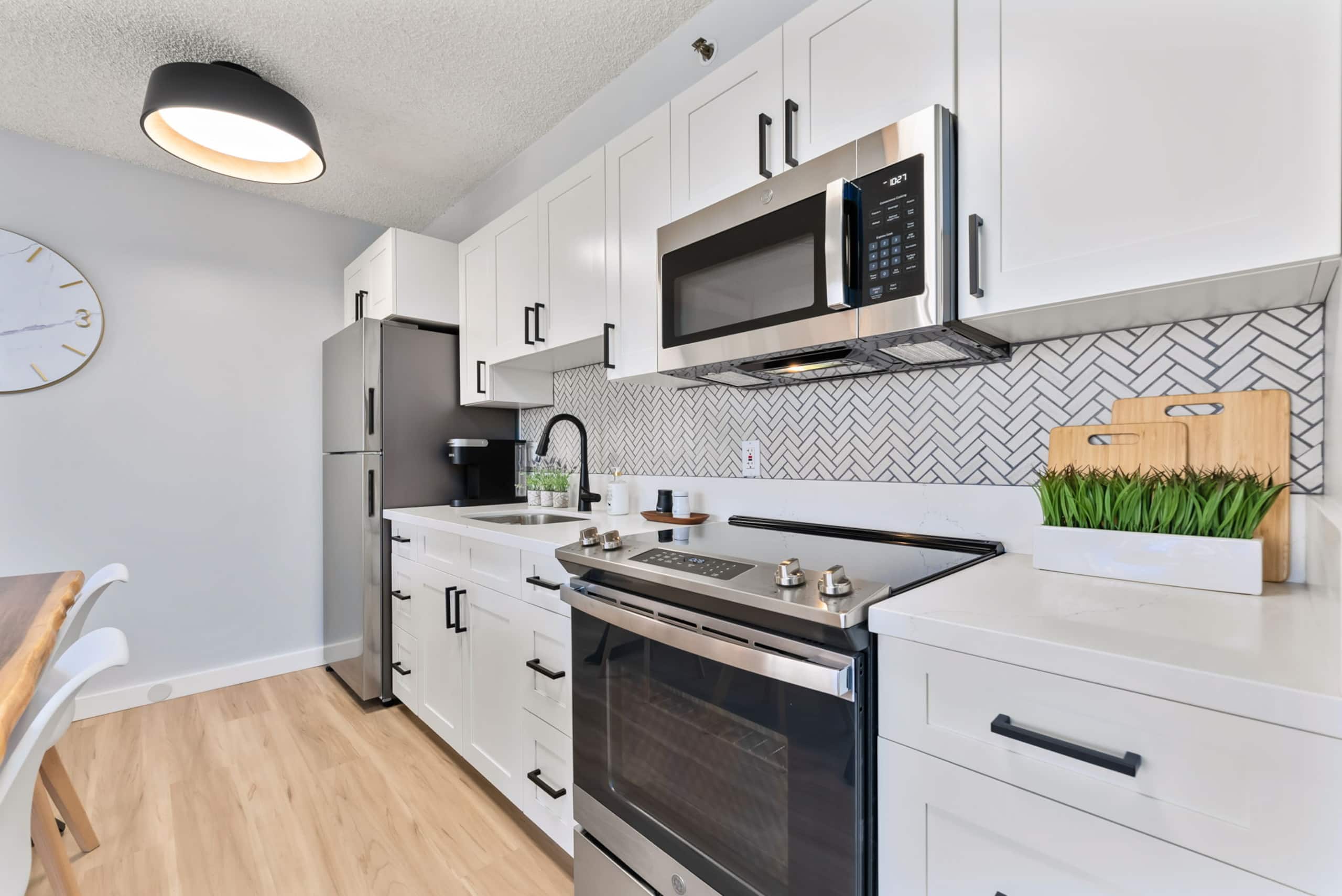 Cozy 1 Bed in Waikiki w/ Parking - Image 5