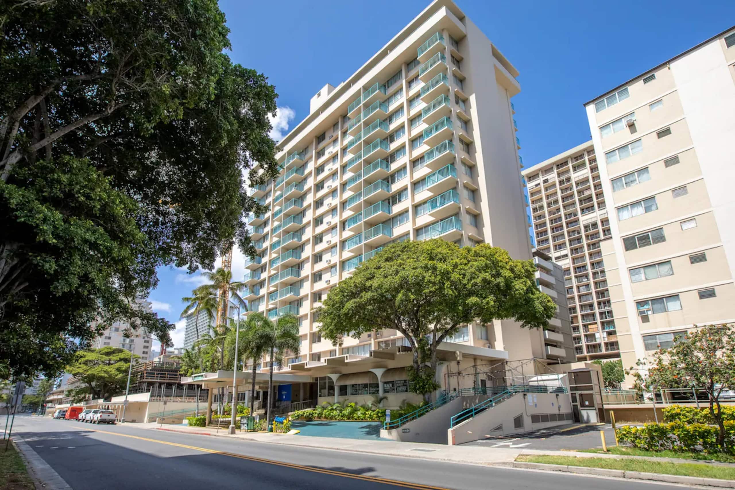 Chic & Cozy-Central Waikiki-King Studio-Renovated! - Image 39
