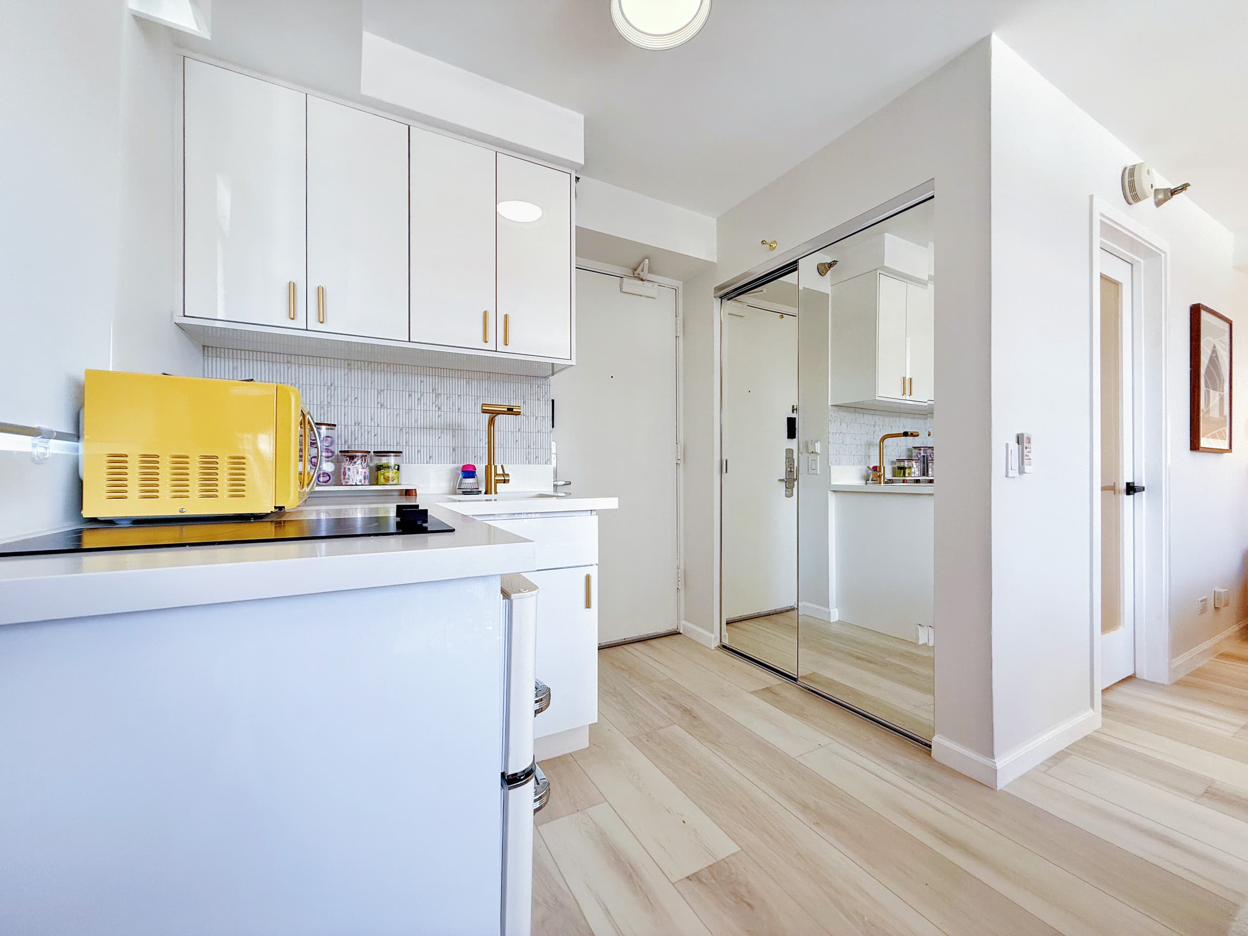 Chic & Cozy-Central Waikiki-King Studio-Renovated! - Image 17